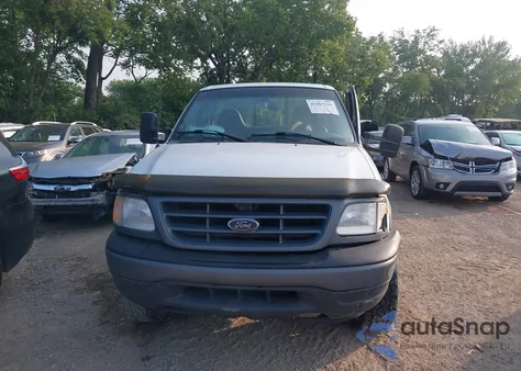 2001 Ford F150 Xl/Xlt z USA, uszkodzony, nr VIN 1FTPF18L61NA68647